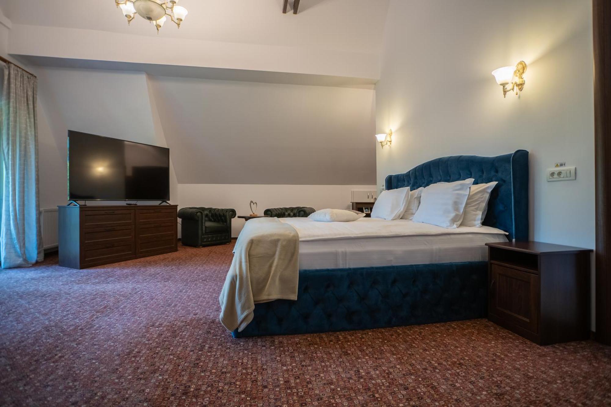 Opus Villa Sinaia Exterior photo A bedroom at the hotel