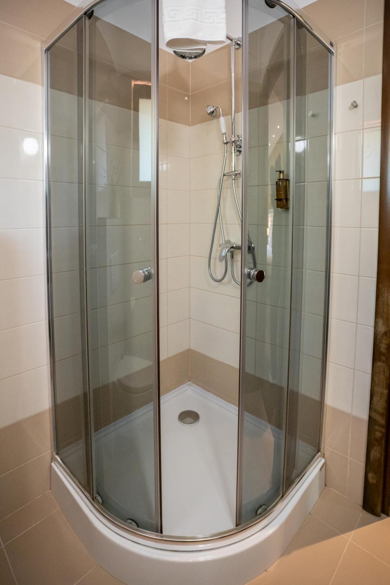 Opus Villa Sinaia Exterior photo A shower cubicle