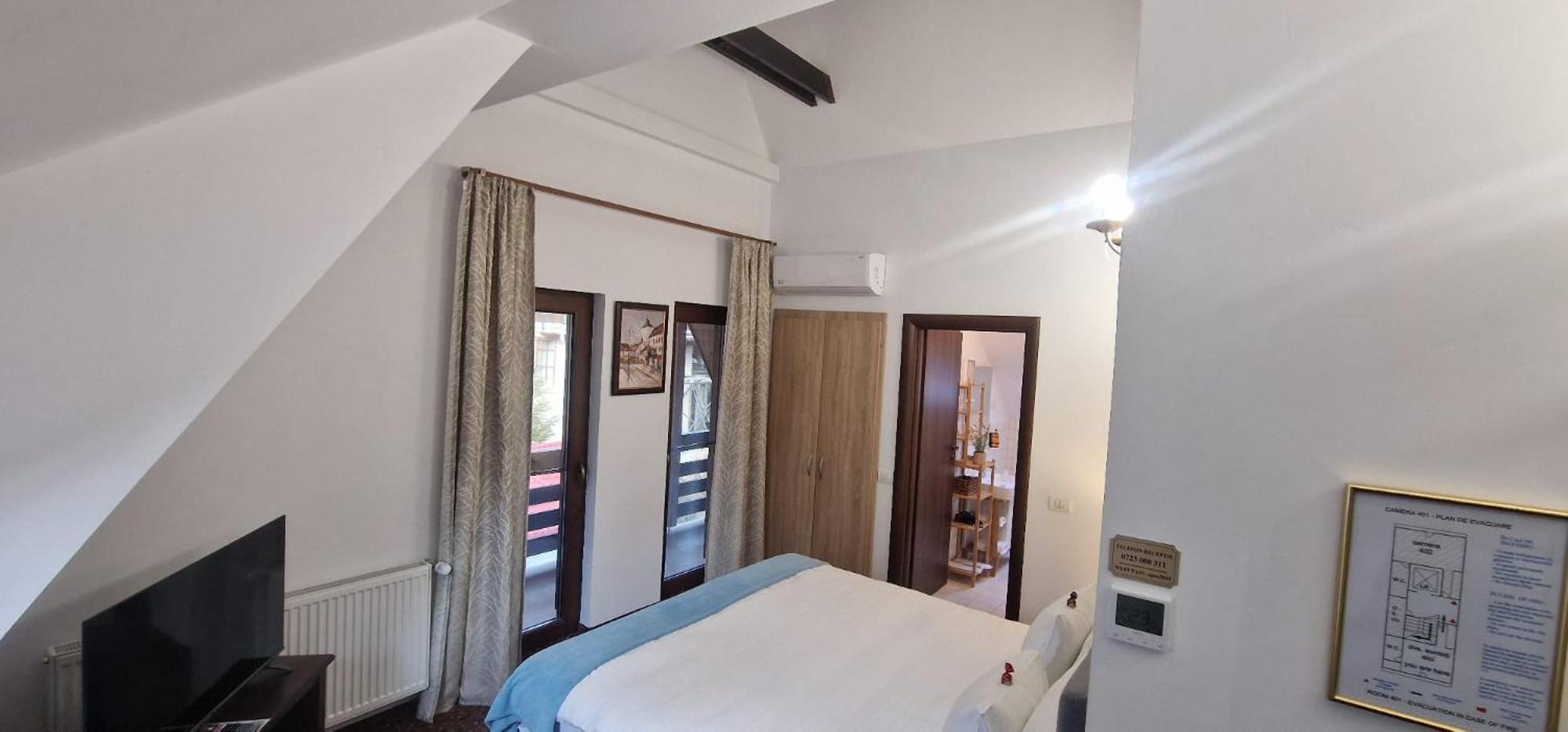 Opus Villa Sinaia Exterior photo A bedroom at the hotel